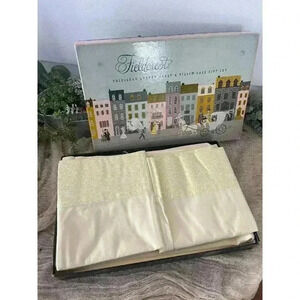 Fieldcrest Trousseau Luxury Sheet + Pillow case yellow duchess hem gift set‎ box